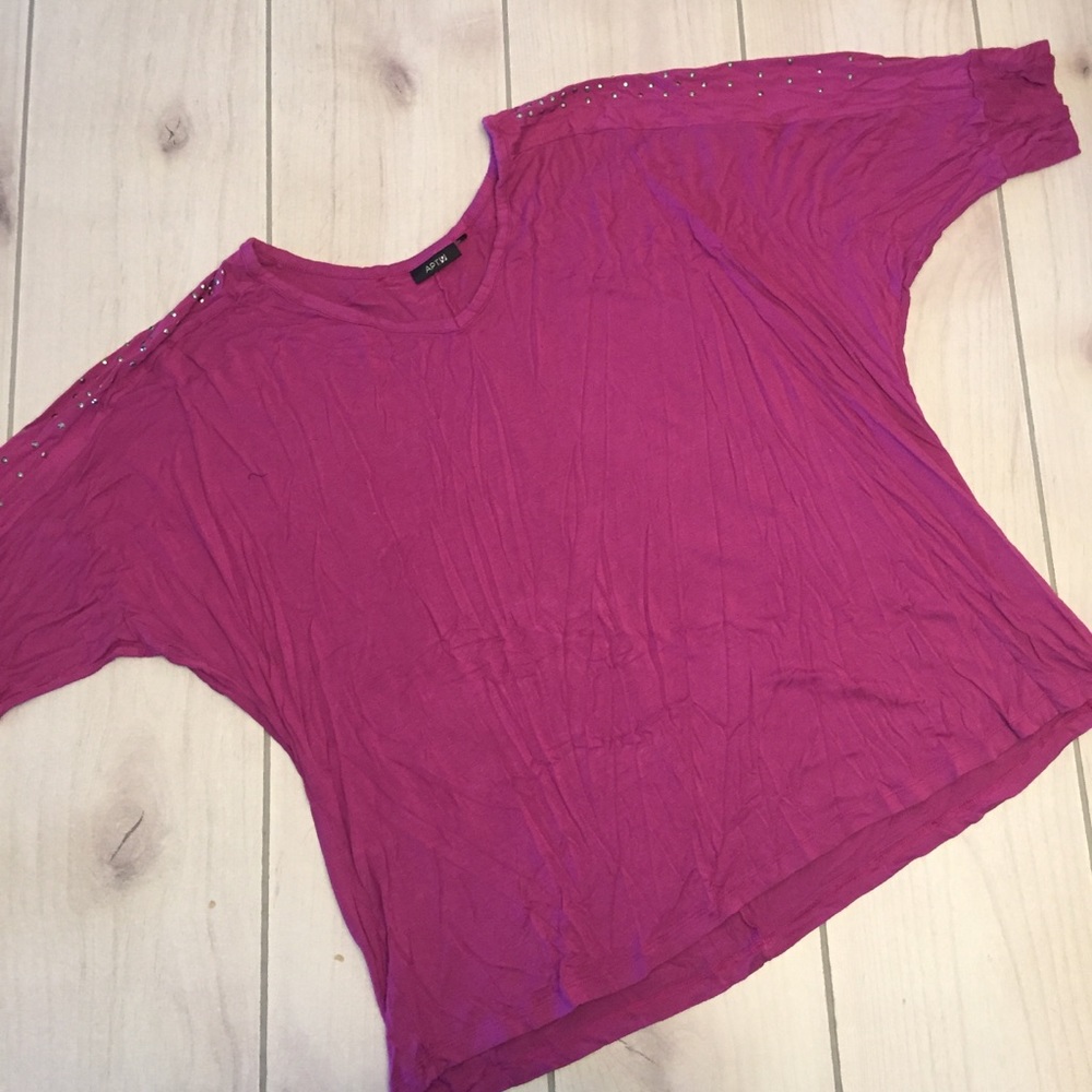 ✅ Magenta top with rhinestone shoulders